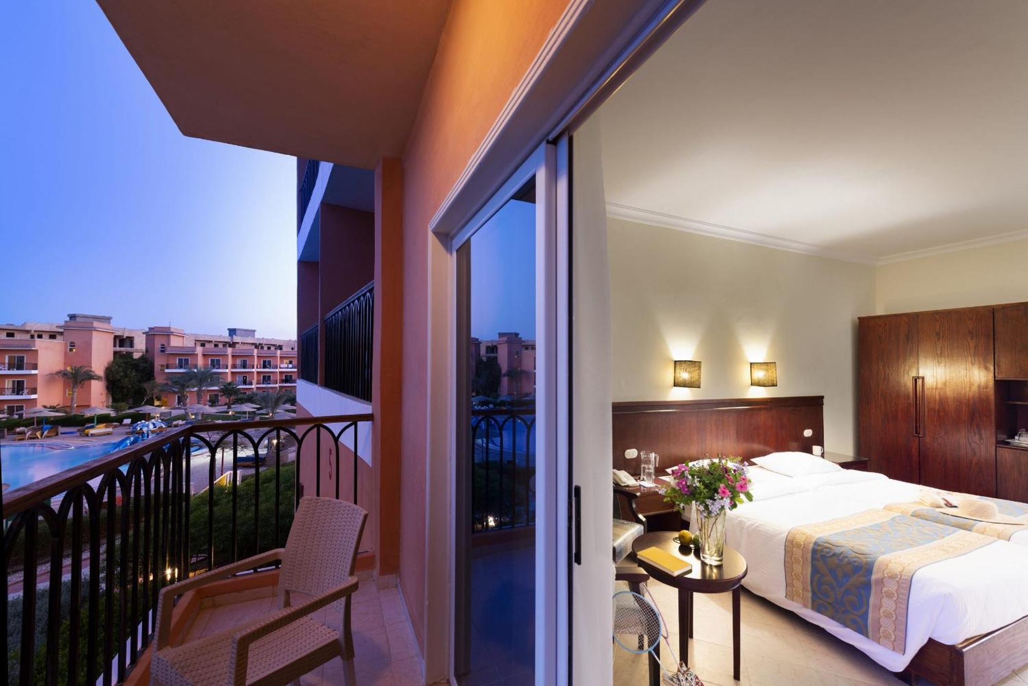 אתר נופש Three Corners Sunny 4*